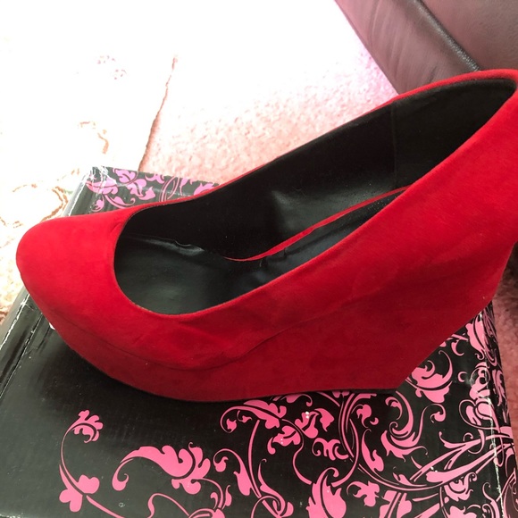 NWOT Qupid Red suede wedges - Picture 1 of 3